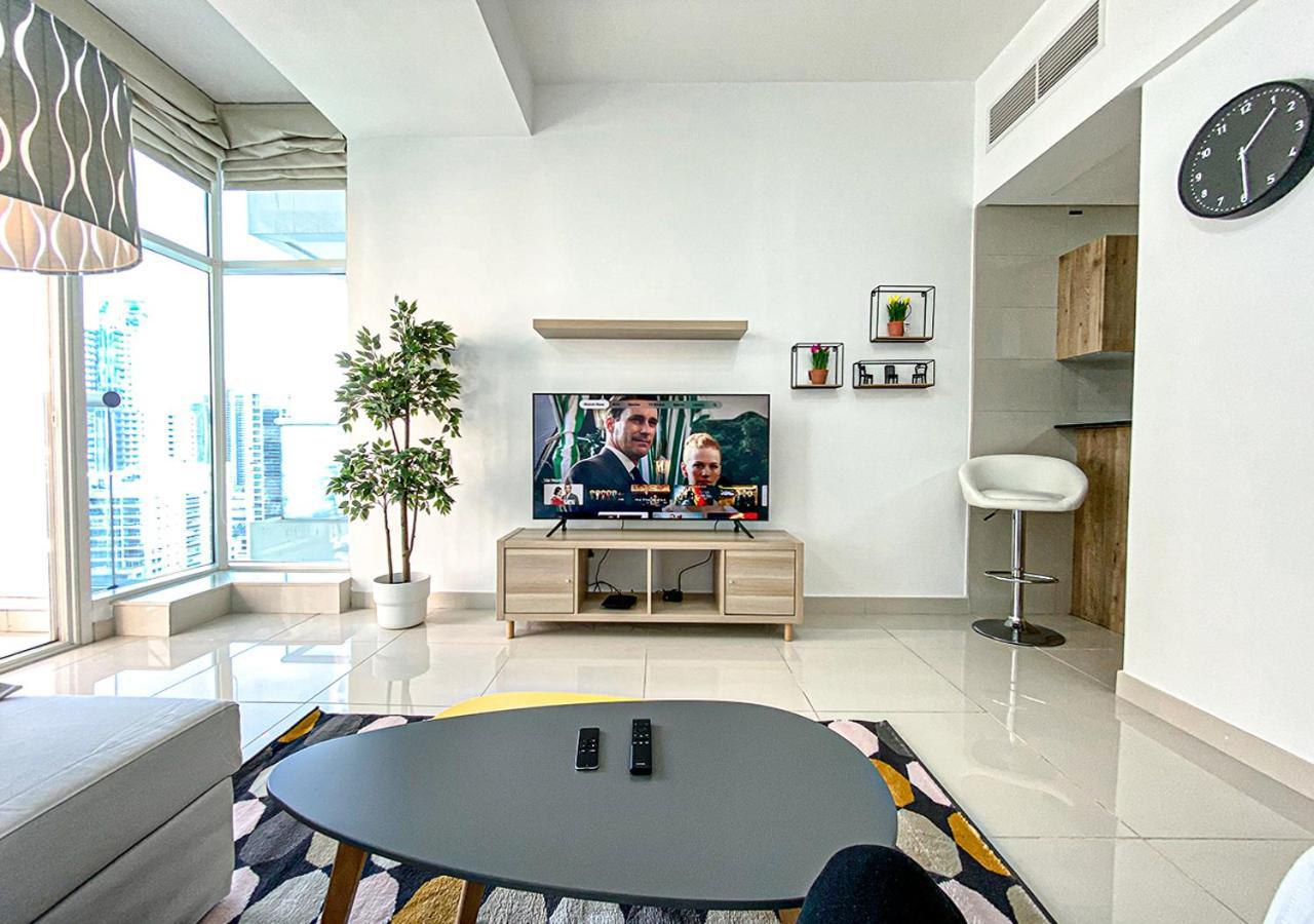 Walk To The Beach Or Enjoy The Amazing View From The Balcony Apartment Dubai Ngoại thất bức ảnh